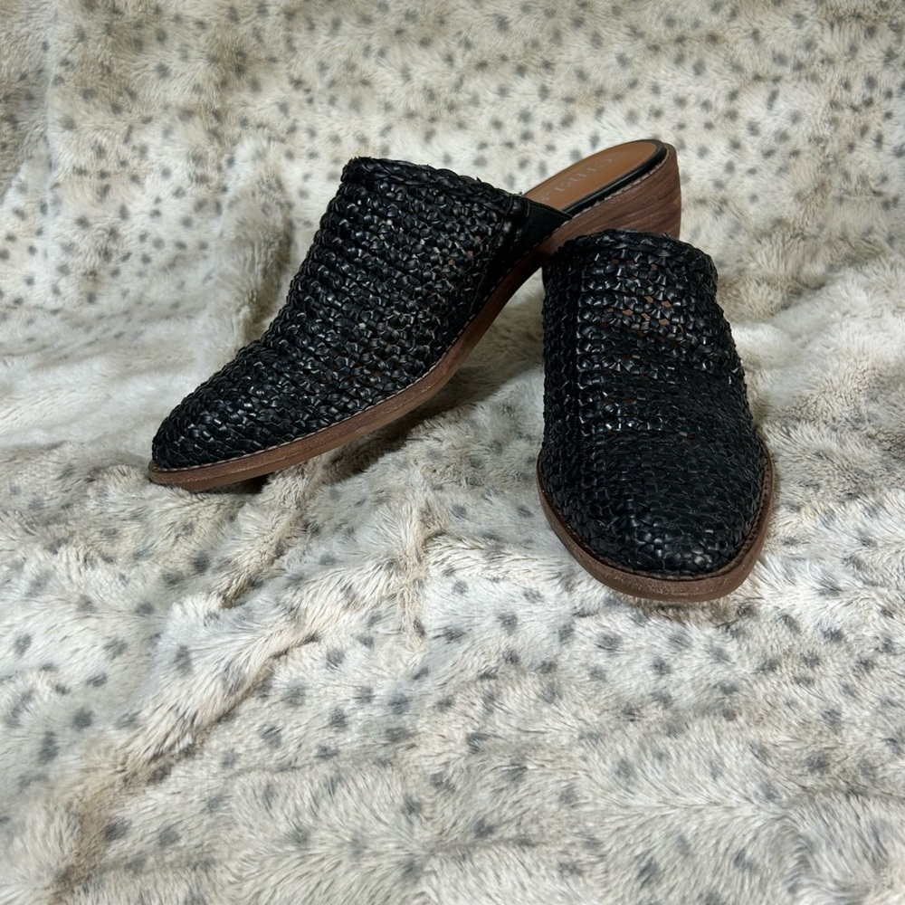 🔥SALE🔥 Black Mules Shoes Chelsea & Violet Auggie Woven Slides 7M Casual Office